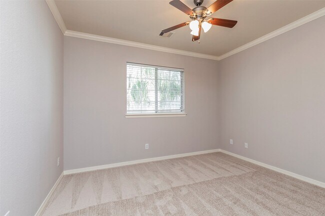 Building Photo - 10126 Holly Chase Dr