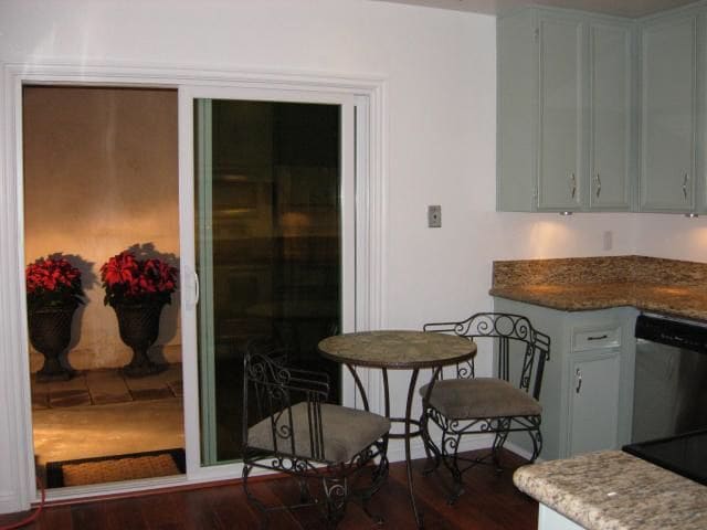 Building Photo - 280 Roanoke Rd