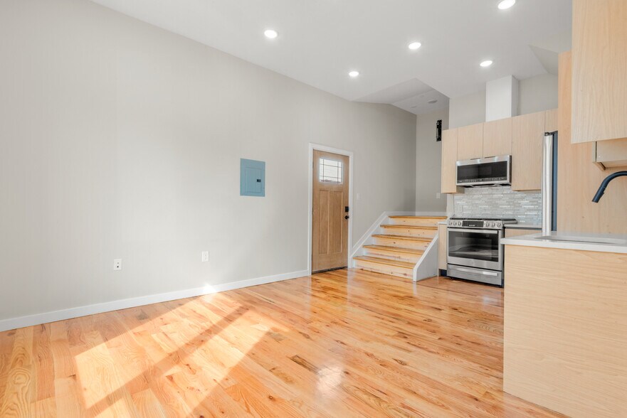 Building Photo - 108 Fleming Ave