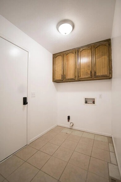 Building Photo - 3016 W Roxbury St