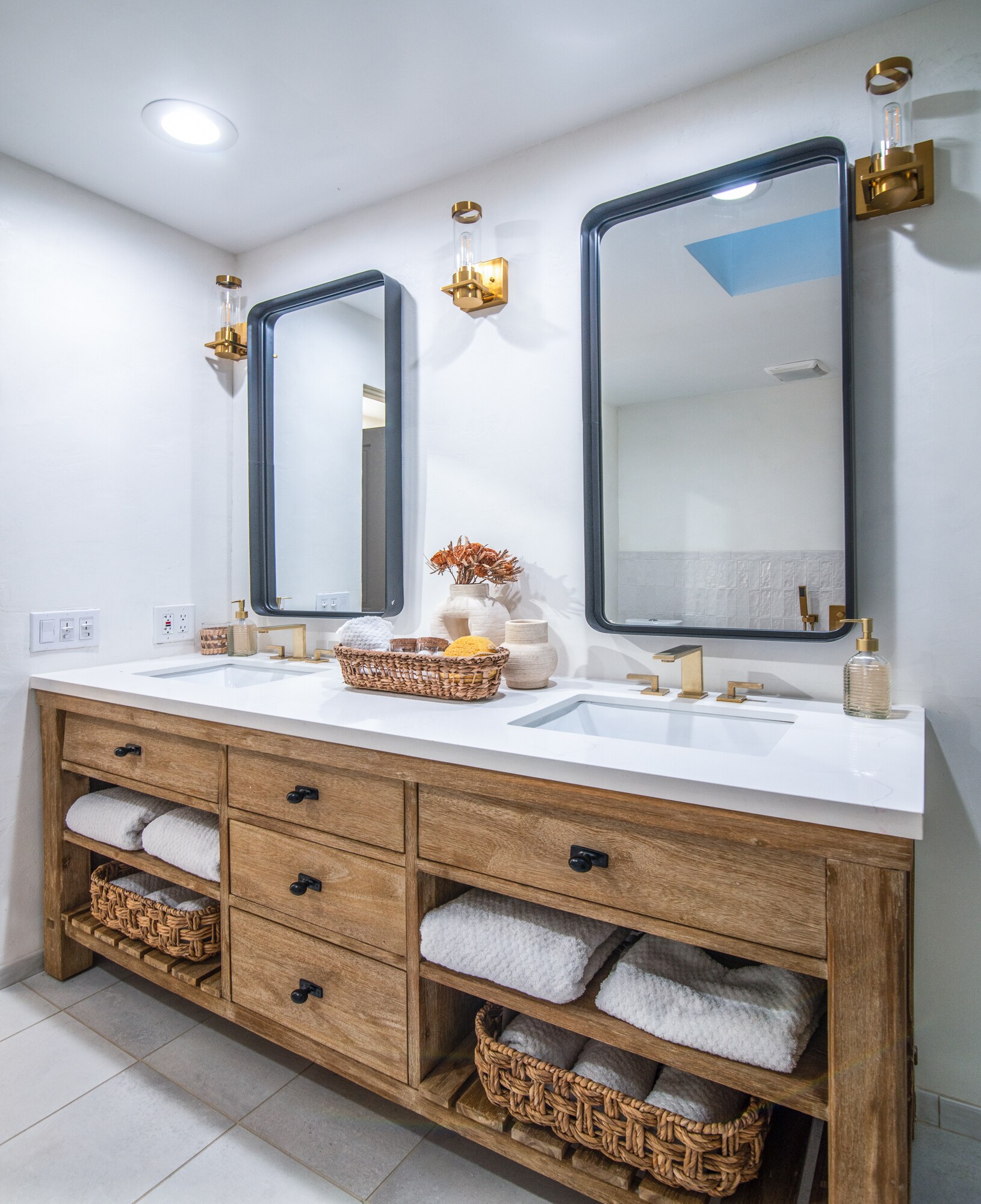 Building Photo - 9265 Thrush Way
