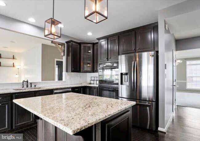 Building Photo - 320 Hopkins Dr