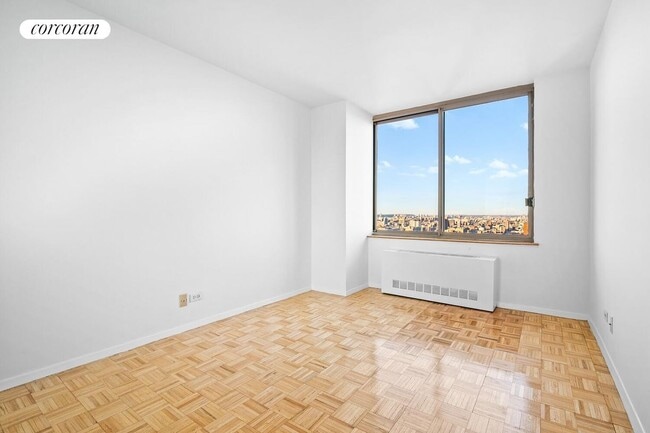 Building Photo - 200 E 89th St