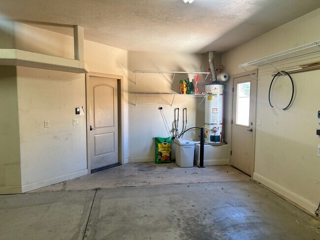 Building Photo - La Verkin Charm!