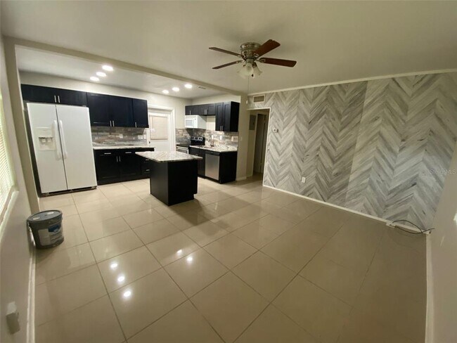 Building Photo - 2605 Pembrook Dr