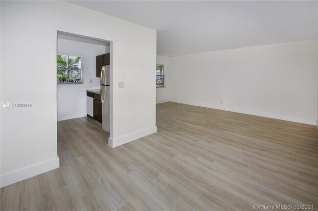 Building Photo - 512 Bayshore Dr