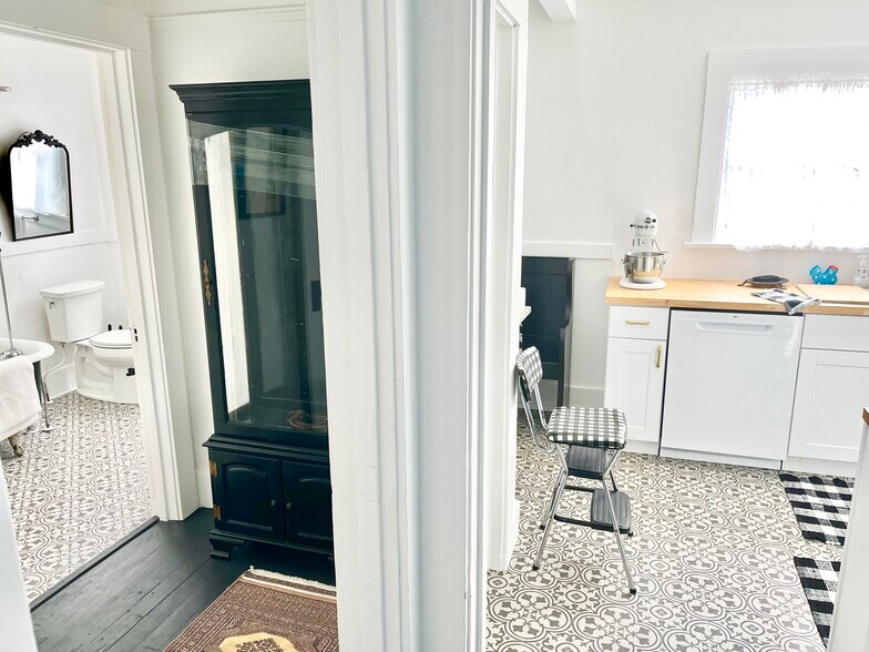 Building Photo - 1122 9th St