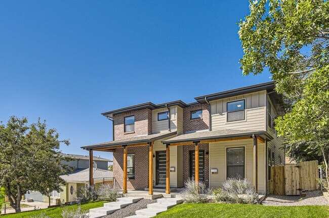 Primary Photo - Modern 5 Bedroom Home for Rent!