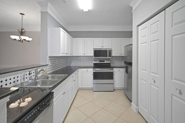 Building Photo - 2 Bedroom Condo in Tampa