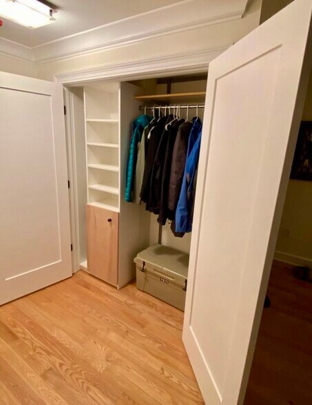 Building Photo - 1121 24th St NW