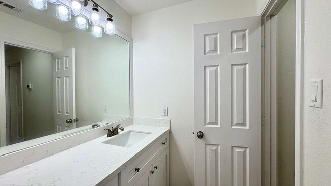 Building Photo - 7510 Golden Thistle Ln