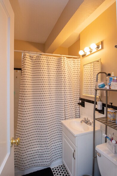 Building Photo - 38 Dean Rd