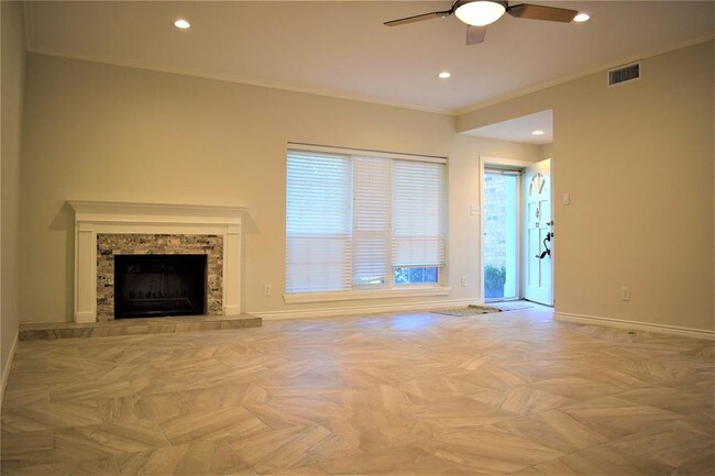 Building Photo - 600 Wilcrest Dr