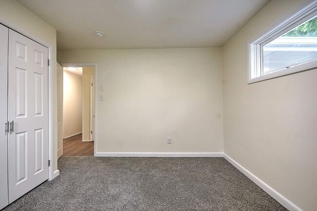 Building Photo - Renovated 3–4 Bedroom Home for Rent | 2,700+ Sq Ft | Bristol TN