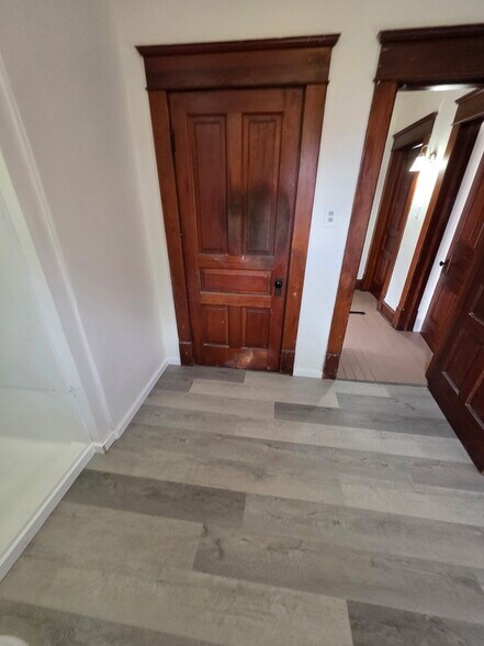 Building Photo - 409 S 3rd St