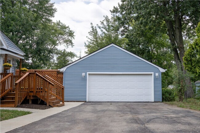 Building Photo - 2562 Torrey Ave