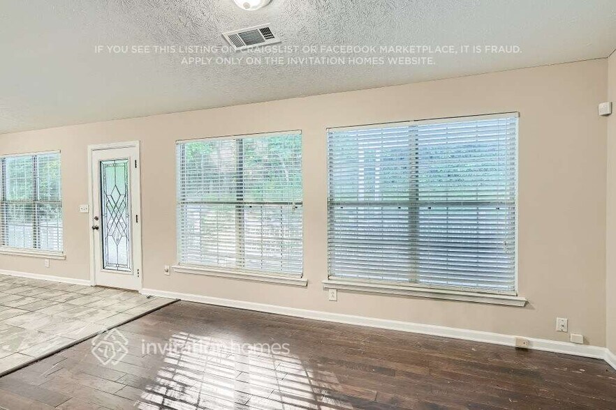 Building Photo - 2373 Cove Lake Way