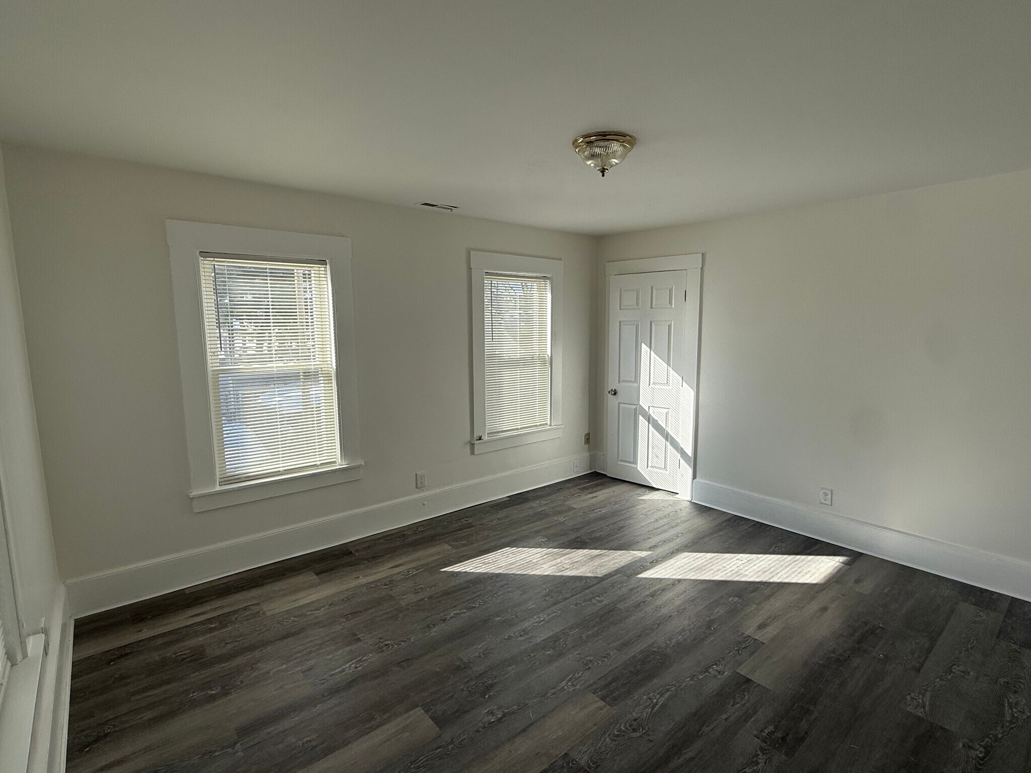 Building Photo - 190 Ash St