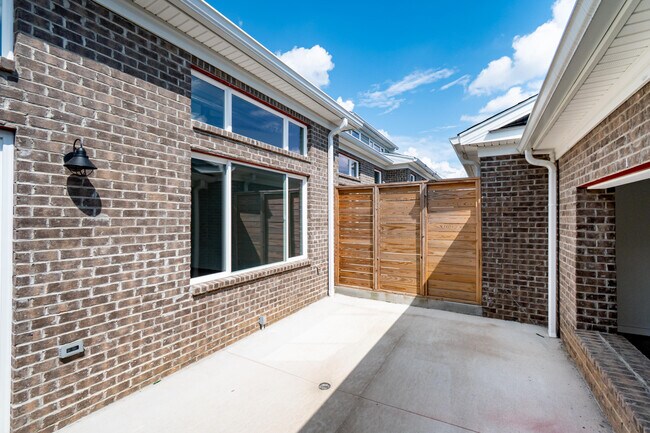 Building Photo - 186 Robinson Way