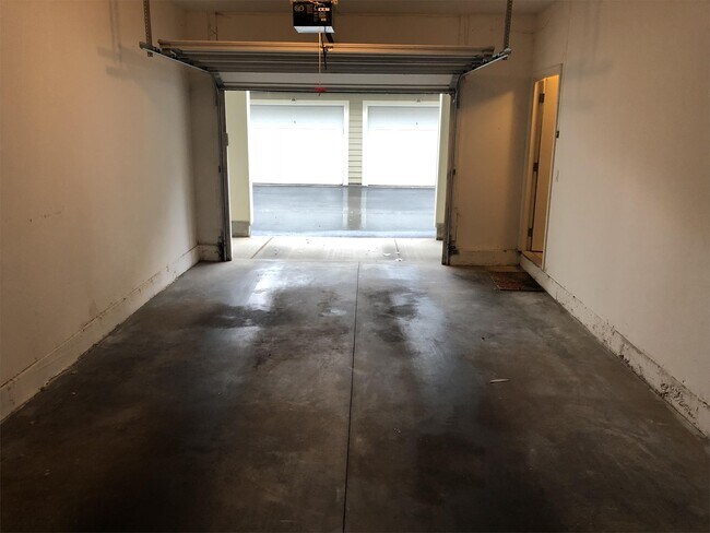 Building Photo - 2750 Mcknight Crossing Ct