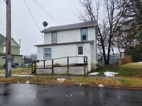 Building Photo - 722 Erie St