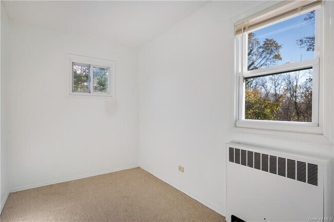 Building Photo - 33 Bentay Dr