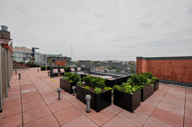 Building Photo - 2120 Vermont Ave NW