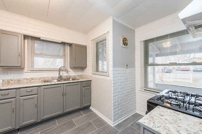 Building Photo - 510 Forest Glen Dr