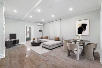 Building Photo - 104 Oak St