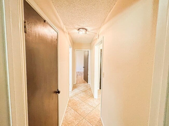 Building Photo - 105 Bluebird Cir