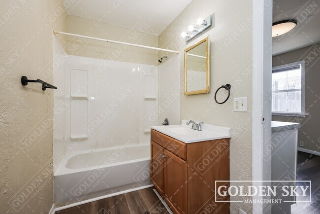 Building Photo - 1711 S Blaine St