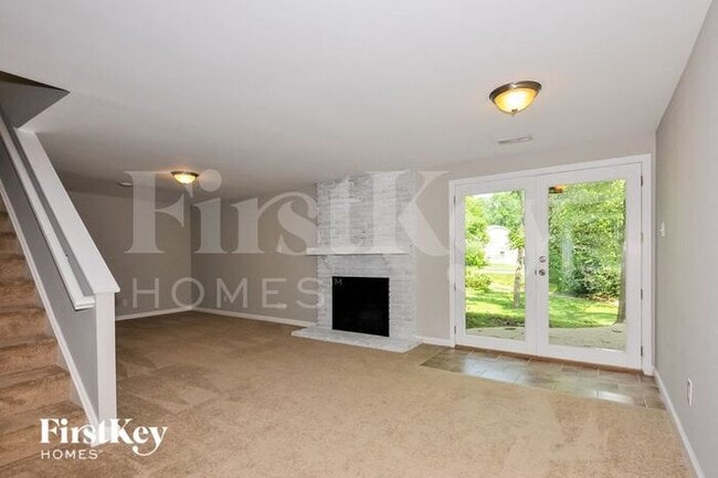 Building Photo - 134 Holly Green Dr