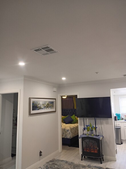 Building Photo - 511 S Monterey St