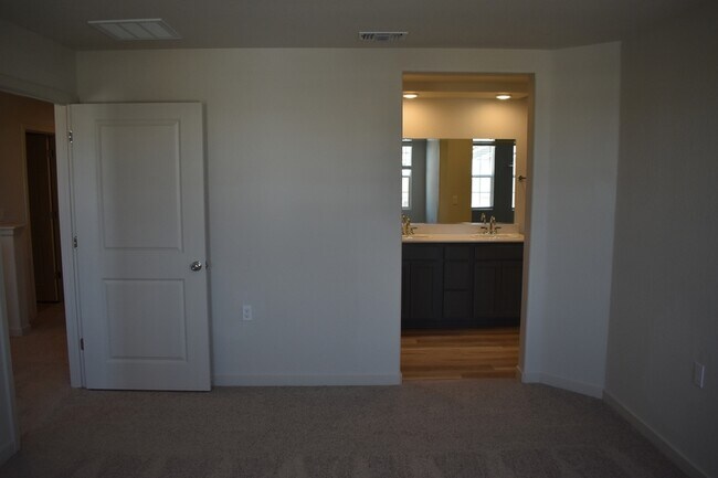 Building Photo - 4624 Athena Dr