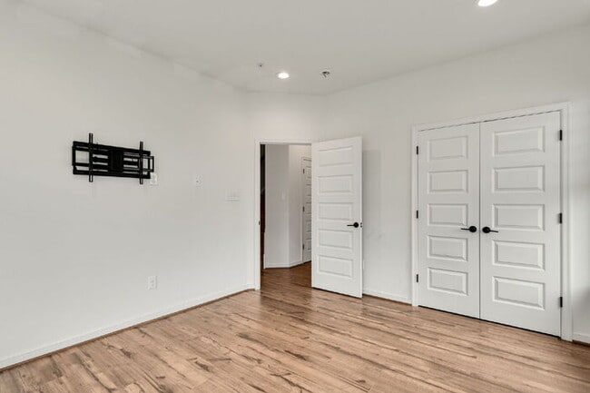 Building Photo - Modern End-Unit Townhome in Rocketts Landing with an Incredible Rooftop Terrace