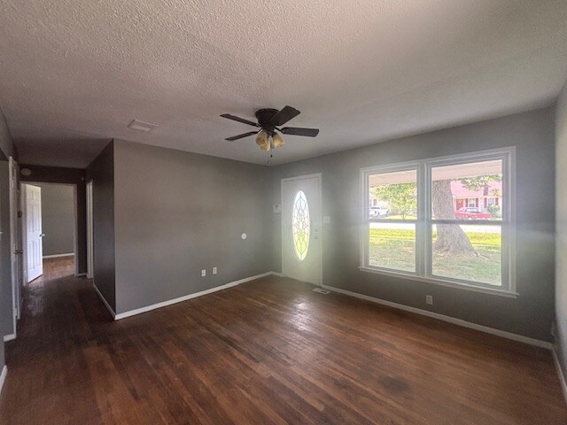 Building Photo - 6307 Price Ln Rd