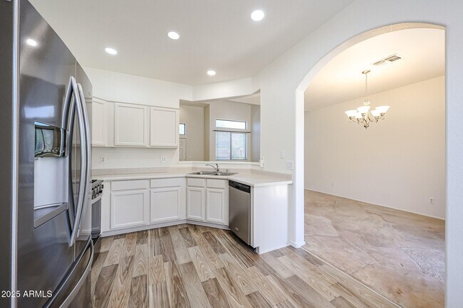 Building Photo - 4112 E Barwick Dr