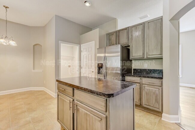 Building Photo - 2436 Bonnie Lakes Dr