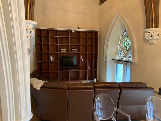 Building Photo - 45 W Broadway