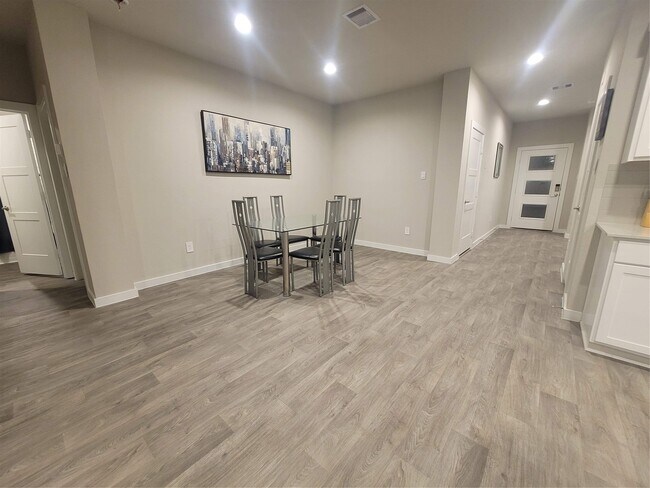 Building Photo - 12111 Bear River Dr