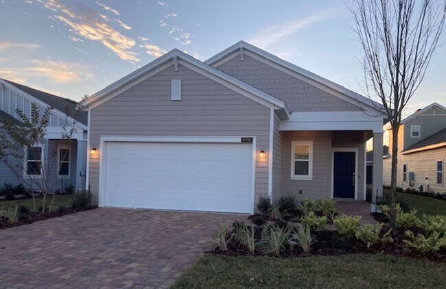 Building Photo - Stylish & Low-Maintenance Living in Oakleaf Community