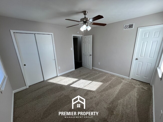 Building Photo - 211 Burwood Dr