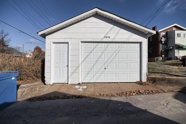 Building Photo - 5352 Itaska St