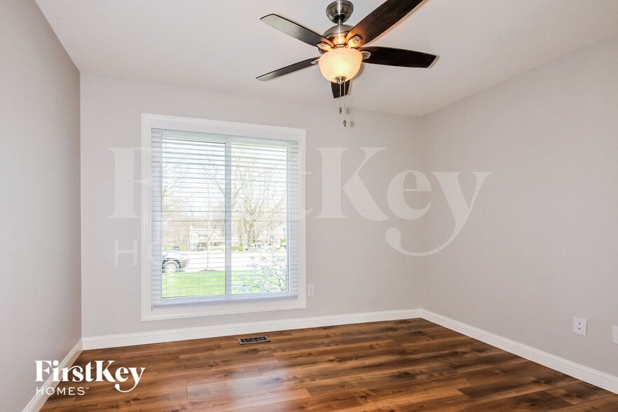 Building Photo - 11 Savoy Dr