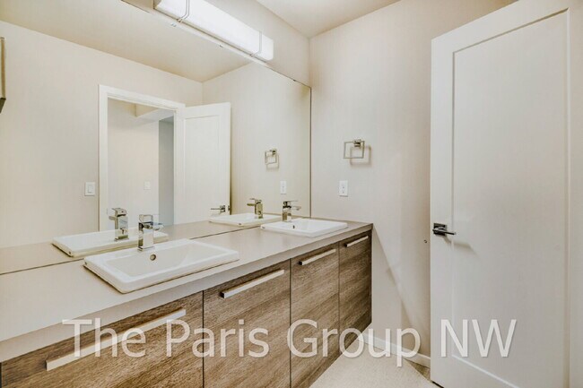 Building Photo - Luxury MainVue Maple Valley Home * UPGRADES * Central A/C * Theater Room * Outdoor Fireplace