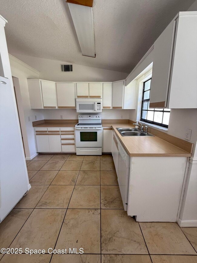 Building Photo - 4900 Volusia Ave