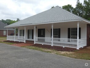 Building Photo - Custom Home On 1.78 Acre Lot