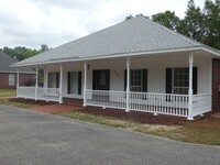 Building Photo - Custom Home On 1.78 Acre Lot
