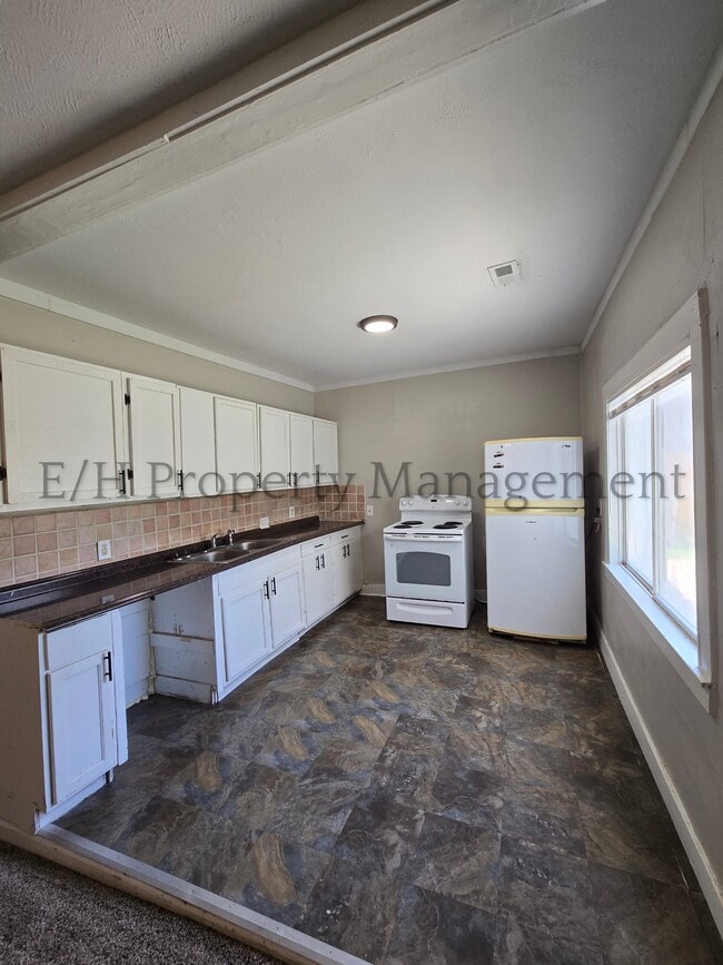 Building Photo - 1340 N Green St