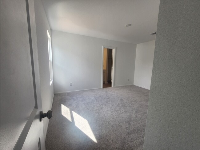 Building Photo - 906 Pertuso Ln